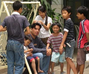 Fr. Tuan Hoang SVD talks with children in Vietnam